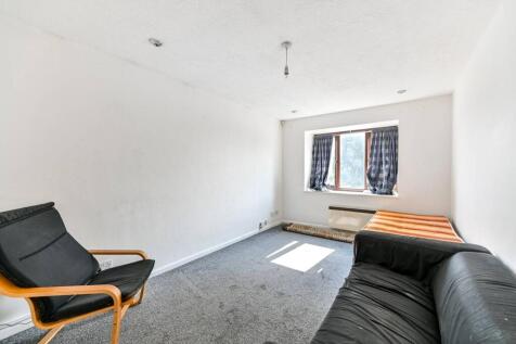 Marchside Close, Heston, Hounslow, TW5 1 bed flat for sale