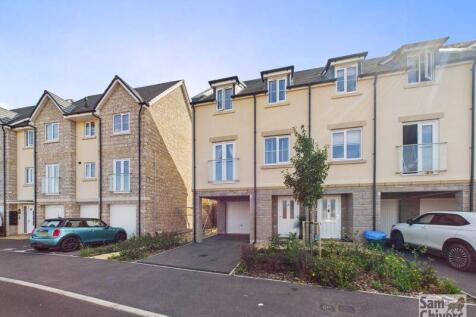 4 bedroom end of terrace house for sale