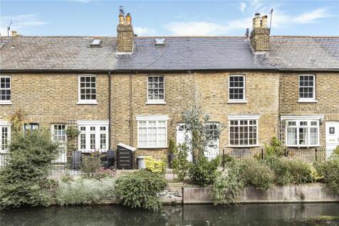 Riverside, Hertford SG14 2 bed terraced house for sale