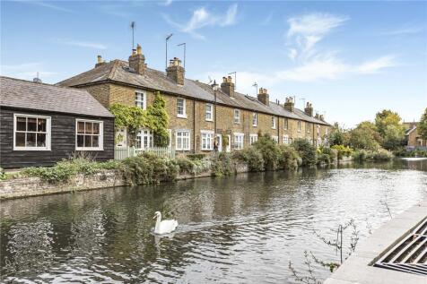 Riverside, Hertford SG14 2 bed terraced house for sale