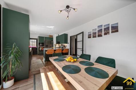 Fairfield Grove, London, SE7 4 bed semi