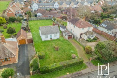 Suffolk Avenue, West Mersea, Colchester 2 bed detached bungalow for sale