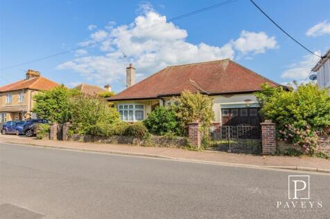Woodberry Way, Walton On The Naze 2 bed detached bungalow for sale