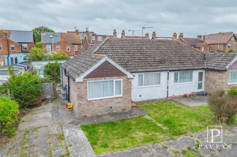 Hamford Close, Walton On The Naze 2 bed semi