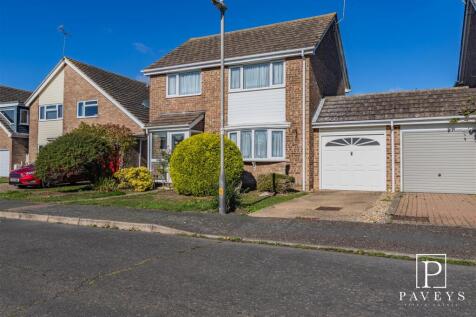 Chapelfields, Kirby Cross... 3 bed detached house for sale