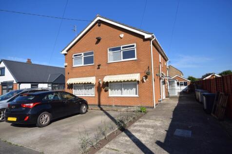 South Road, Chapel St Leonards PE24 3 bed ground floor flat for sale