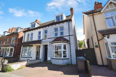 Drummond Road, Skegness PE25 5 bed semi