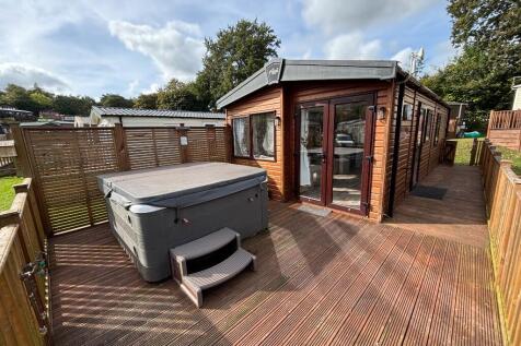 2 bedroom lodge for sale