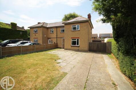Hitchin Road, Arlesey, SG15 6SD 3 bed semi