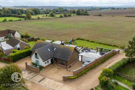 Rectory Road, Shefford, Beds, SG17 5PF 4 bed detached house for sale