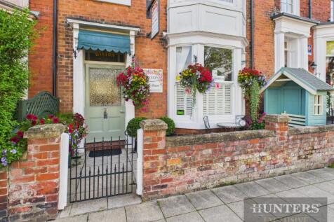 West Avenue, Filey 9 bed terraced house for sale