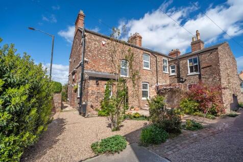 3 bedroom town house for sale