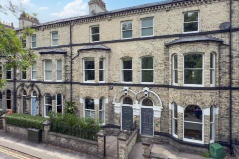 4 bedroom town house for sale