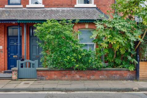 1 bedroom ground floor flat for sale