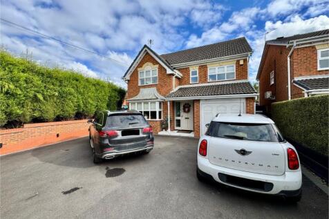 Ash Tree Road, Hugglescote... 4 bed detached house for sale