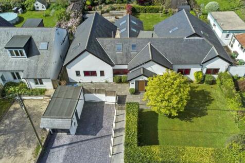 6 bedroom detached house for sale