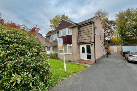 Providence Crescent, Oakworth... 3 bed semi