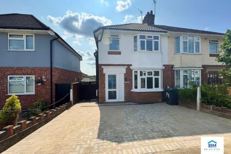 3 bedroom semi-detached house for sale