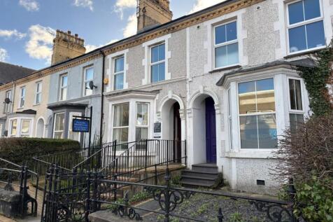 6 bedroom terraced house for sale