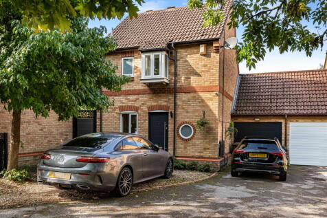 3 bedroom link detached house for sale