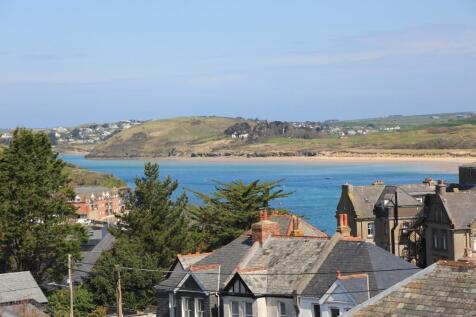 4 bedroom end of terrace house for sale