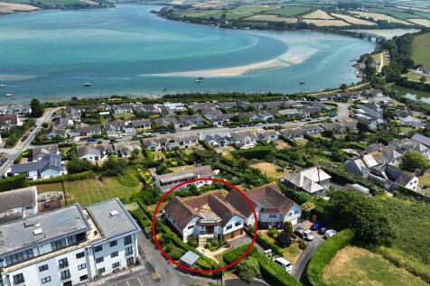 4 bedroom ground floor flat for sale
