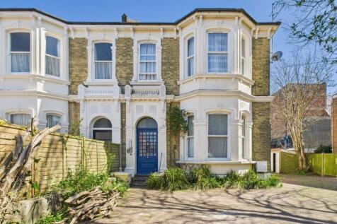 Studio flat for sale