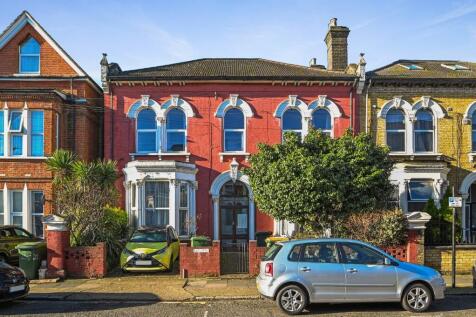 5 bedroom semi-detached house for sale