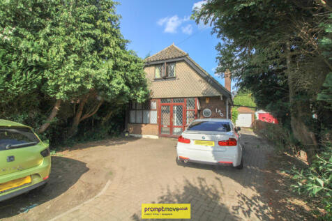 Barton Road Luton LU3 2BD 3 bed detached bungalow for sale