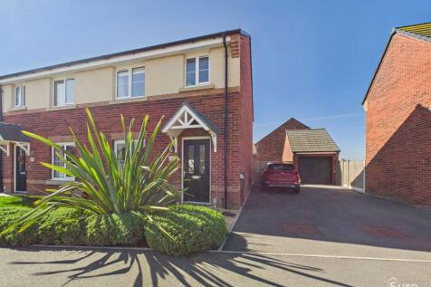 3 bedroom semi-detached house for sale