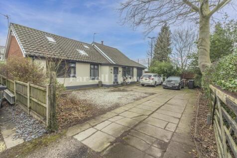 Pembroke Place, Leyland PR25 4 bed bungalow for sale