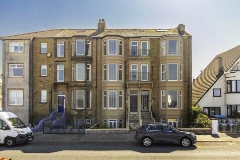 Marine Road East, Morecambe LA4 3 bed flat for sale