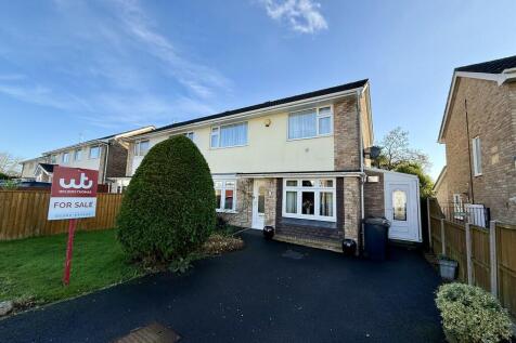 3 bedroom semi-detached house for sale