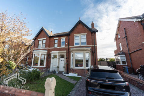 Park View Road, Lytham St Annes... 4 bed semi