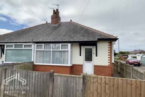 2 bedroom semi-detached bungalow for sale