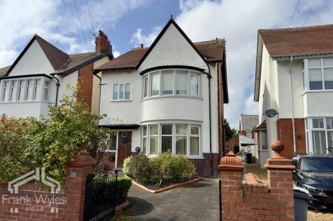 Coronation Road, Lytham St. Annes 4 bed flat for sale