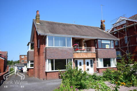 Clifton Drive, Lytham St Annes... 2 bed flat for sale