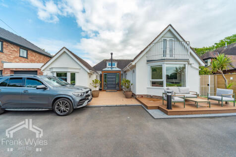 4 bedroom detached bungalow for sale