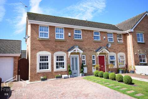 3 bedroom semi-detached house for sale