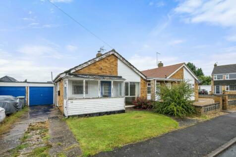 2 bedroom semi-detached bungalow for sale