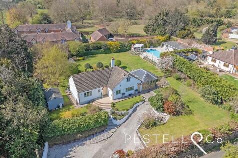 3 bedroom detached bungalow for sale
