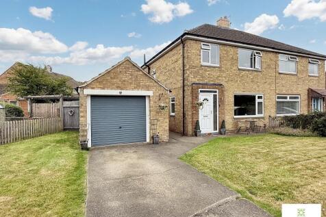Roseberry Avenue, Stokesley... 3 bed semi