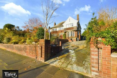 6 bedroom detached house for sale