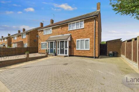 Montgomery Drive, Cheshunt, Waltham... 3 bed semi