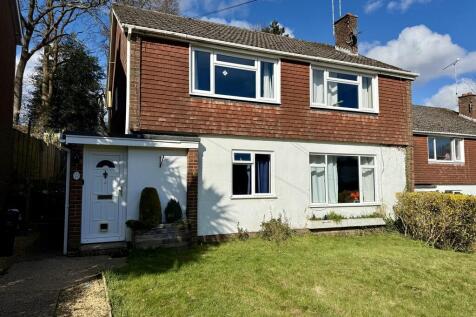 Conifer Close, Hythe, Southampton 2 bed maisonette for sale