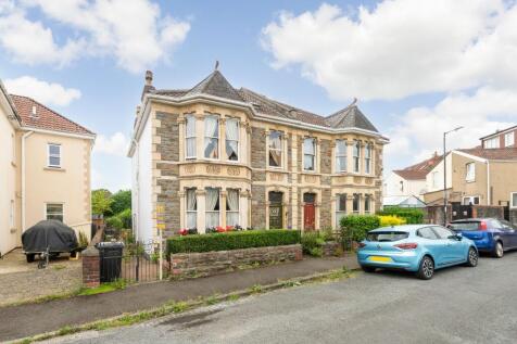 4 bedroom semi-detached house for sale