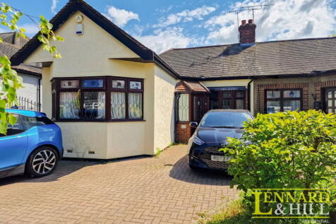 2 bedroom semi-detached bungalow for sale