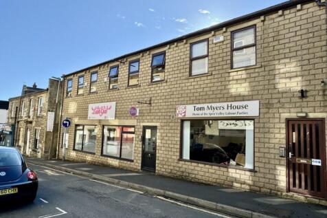Cross Crown Street, Cleckheaton, BD19 1 bed apartment for sale