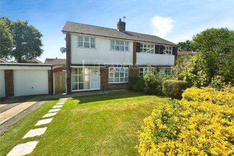 Oaktree Drive, Emsworth, Hampshire 3 bed semi