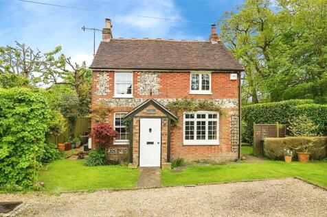 Manor Lodge Road, Rowland's Castle... 3 bed detached house for sale